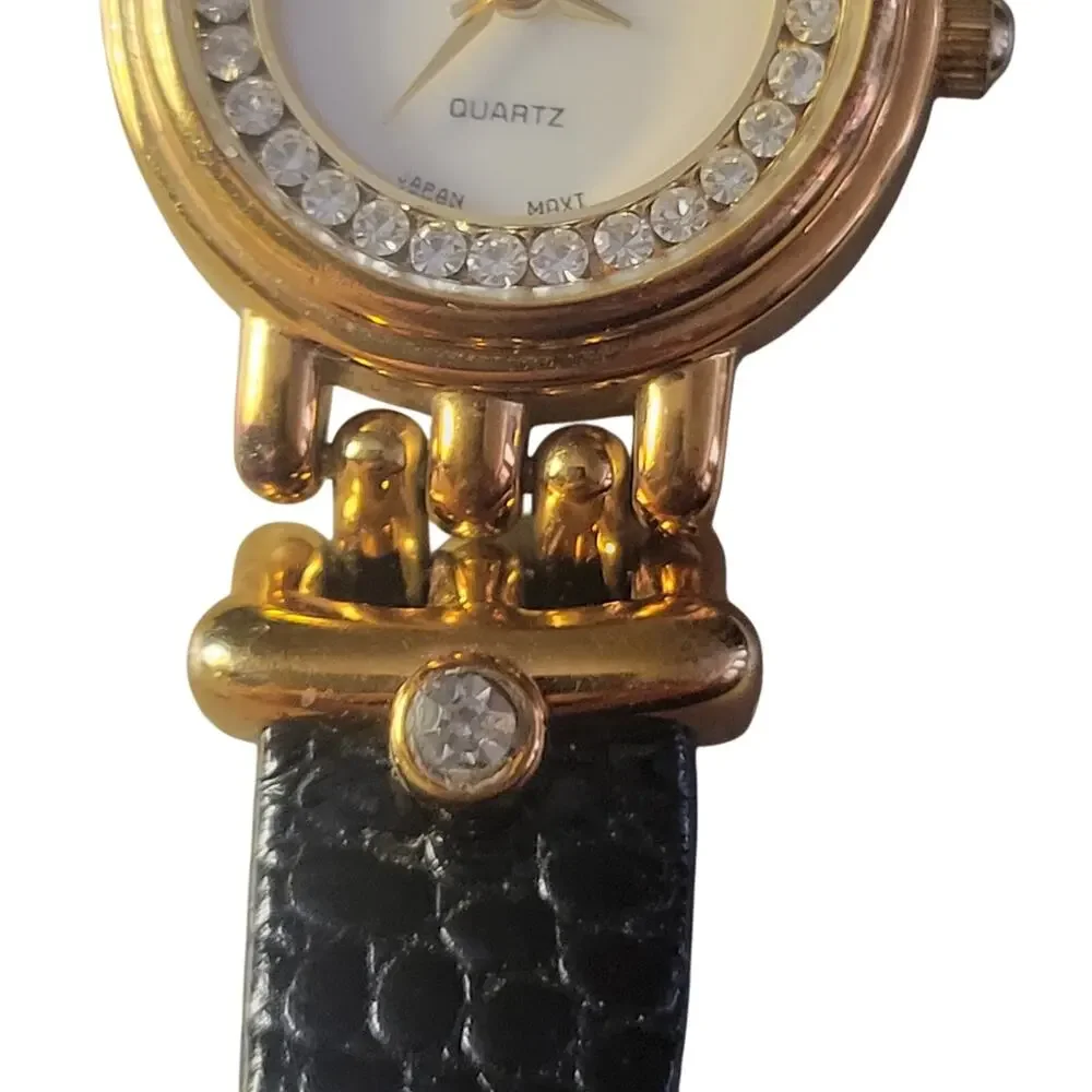 Women's Jaclyn Smith Cocktail Watch Crystals on watch face and band new battery‎